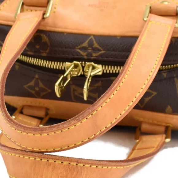 Authentic LV Excursion bag in Excellent pre-loved condition - Picture 7 of 10